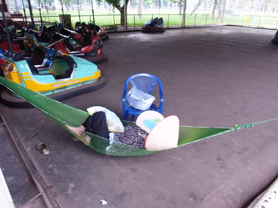 Nhà xe điện dành cho trẻ hoang vắng