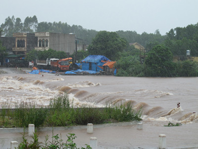 Lũ lên cao trên sông Ka Long. Lũ lên cao trên sông Ka Long