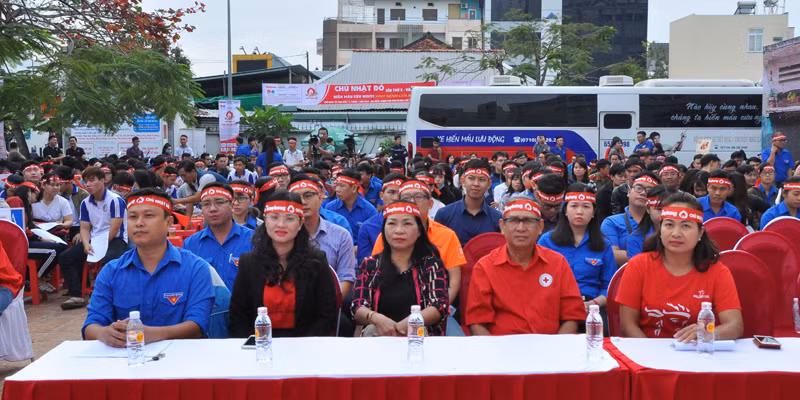 Sôi động Chủ Nhật Đỏ tại Cần Thơ ảnh 2