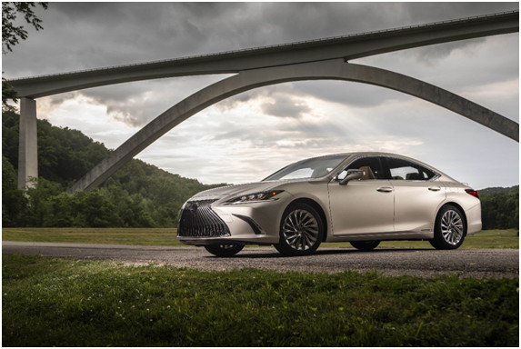 Lexus ES 2019 – Sự thay đổi táo bạo của mẫu sedan hạng sang cỡ trung ảnh 2