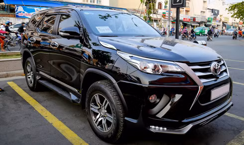 Toyota Fortuner cũ giá 1,2 tỷ - đắt hơn xe mới tại Việt Nam ảnh 1