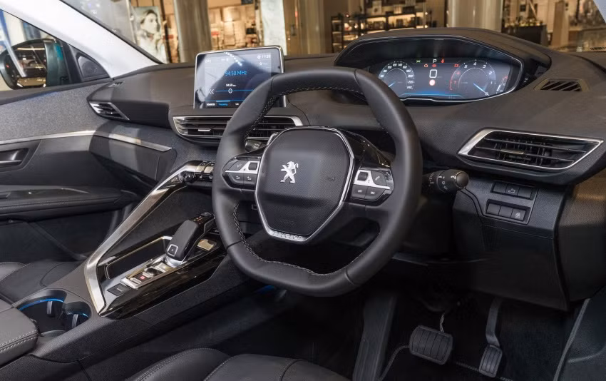 Peugeot 5008 2018 có giá bán gần 45.000 USD ở Malaysia ảnh 2