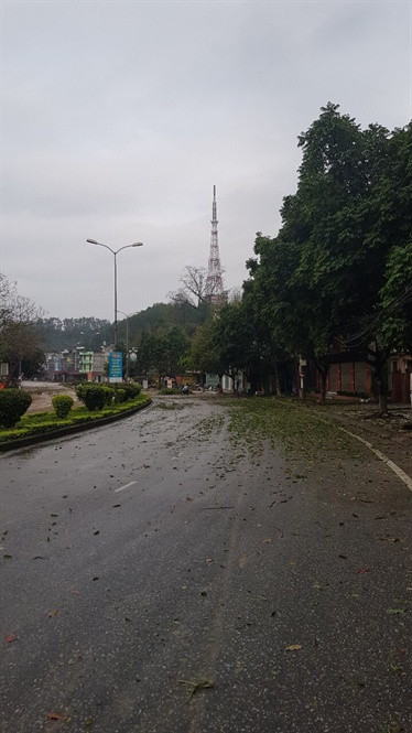 Kinh hãi với mưa đá dội xuống thành phố Bắc Kạn trong đêm ảnh 2