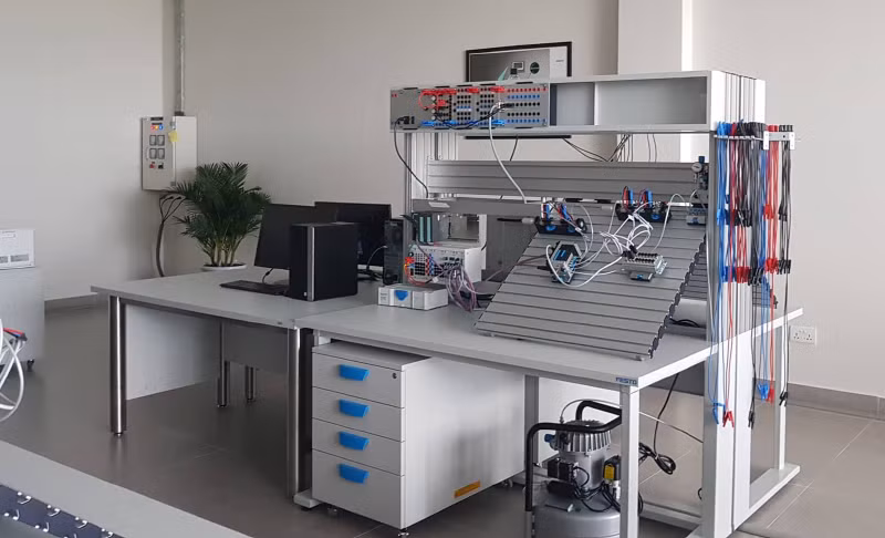 Có gì bên trong nhà máy sản xuất ôtô, xe máy của Vinfast? ảnh 3