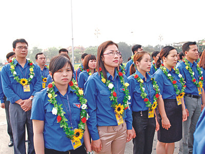 Từ trái sang là chị Sùng Thị Dợ, Trần Khánh Thu, Triệu Thị Bưu