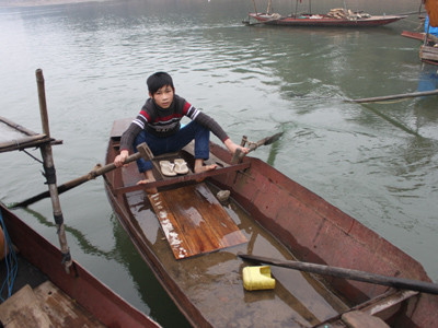 Một cư dân nhí làng chài. Một cư dân nhí làng chài