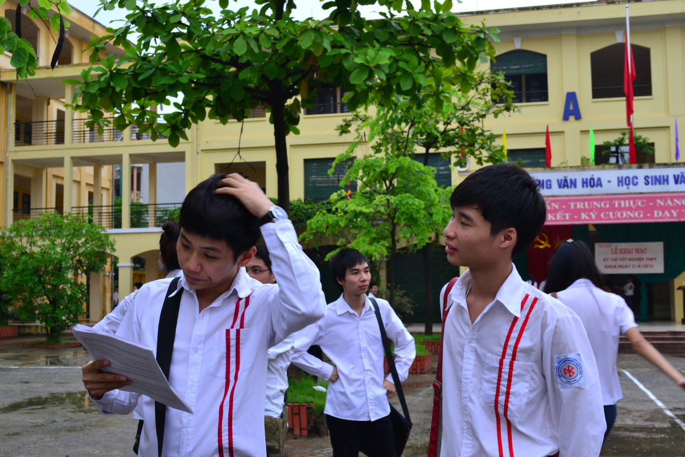 Nhiều thí sinh tranh thủ ôn bài