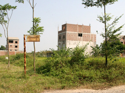 Cảnh hoang lạnh ở khu đô thị Hà Phong. (Ảnh: D.A). Cảnh hoang lạnh ở khu đô thị Hà Phong. (Ảnh: D.A)