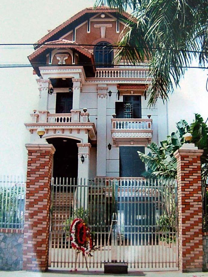 Nhà của bà Mười bị 