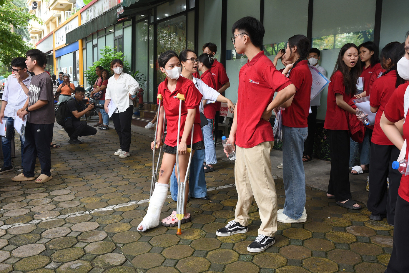 Thí sinh Nguyễn Thu Trang đến trường thi sáng nay. Ảnh: Trọng Tài