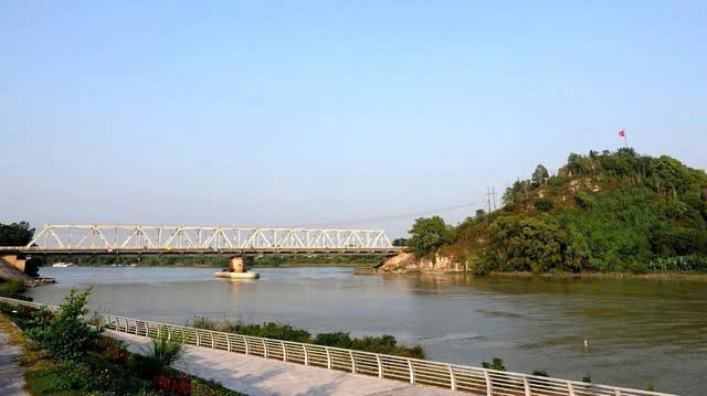 Cột cờ tại khu vực núi Ngọc, phường Tào Xuyên, TP Thanh Hóa Cột cờ tại khu vực núi Ngọc, phường Tào Xuyên, TP Thanh Hóa