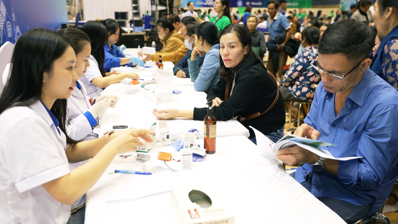 Bác sĩ Nguyễn Văn Ngọc - Bệnh viện Đa khoa tỉnh Thanh Hóa chia sẻ: "Tôi đăng ký tham gia CLB với mục đích giúp đỡ người dân bớt khó khăn, vất vả. Mỗi chuyến đi tình nguyện với tôi không chỉ là cơ hội để bản thân trải nghiệm mà còn là dịp để cống hiến sức trẻ cho cộng đồng".