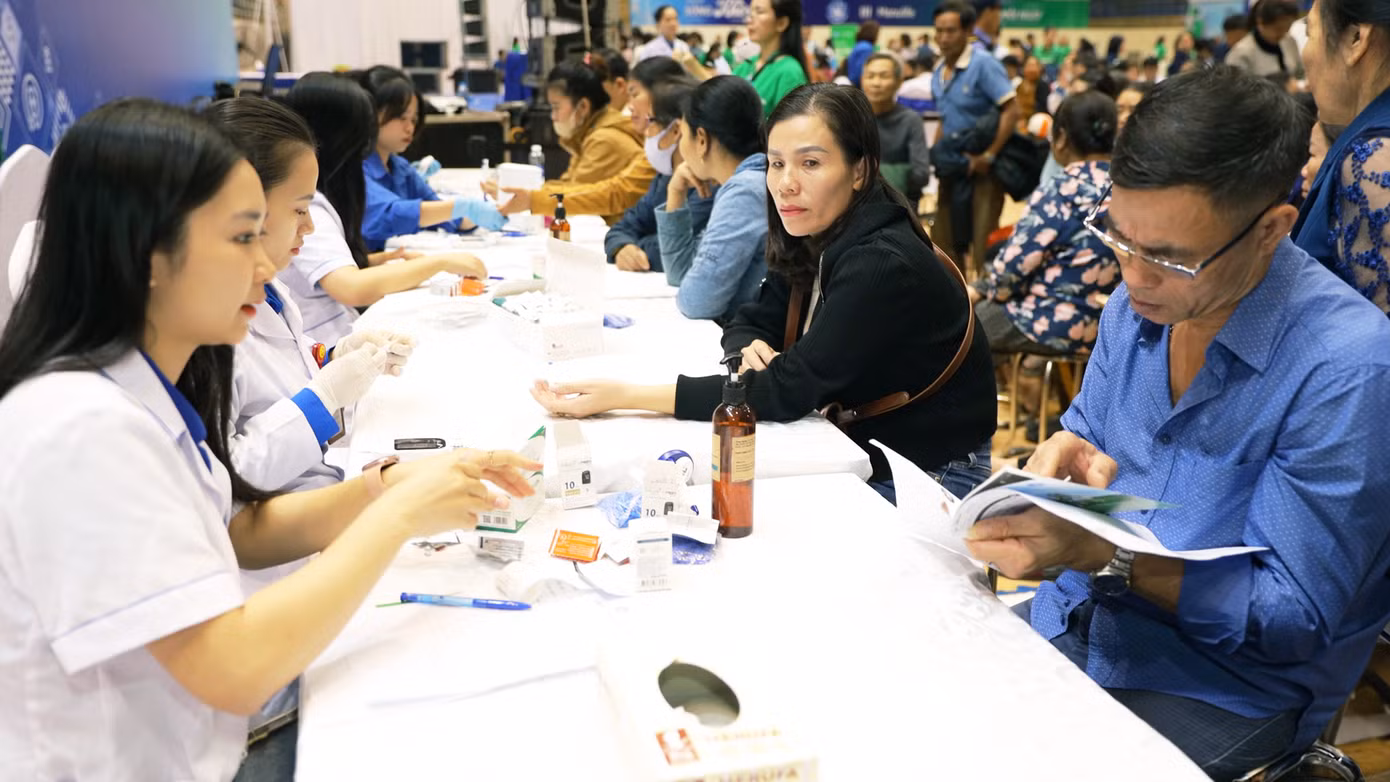 Bác sĩ Nguyễn Văn Ngọc - Bệnh viện Đa khoa tỉnh Thanh Hóa chia sẻ: "Tôi đăng ký tham gia CLB với mục đích giúp đỡ người dân bớt khó khăn, vất vả. Mỗi chuyến đi tình nguyện với tôi không chỉ là cơ hội để bản thân trải nghiệm mà còn là dịp để cống hiến sức trẻ cho cộng đồng".
