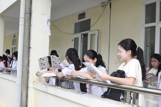 Các thí sinh tham gia kỳ thi vào lớp 10 tại Thanh Hóa, năm học 2024-2025 Các thí sinh tham gia kỳ thi vào lớp 10 tại Thanh Hóa, năm học 2024-2025