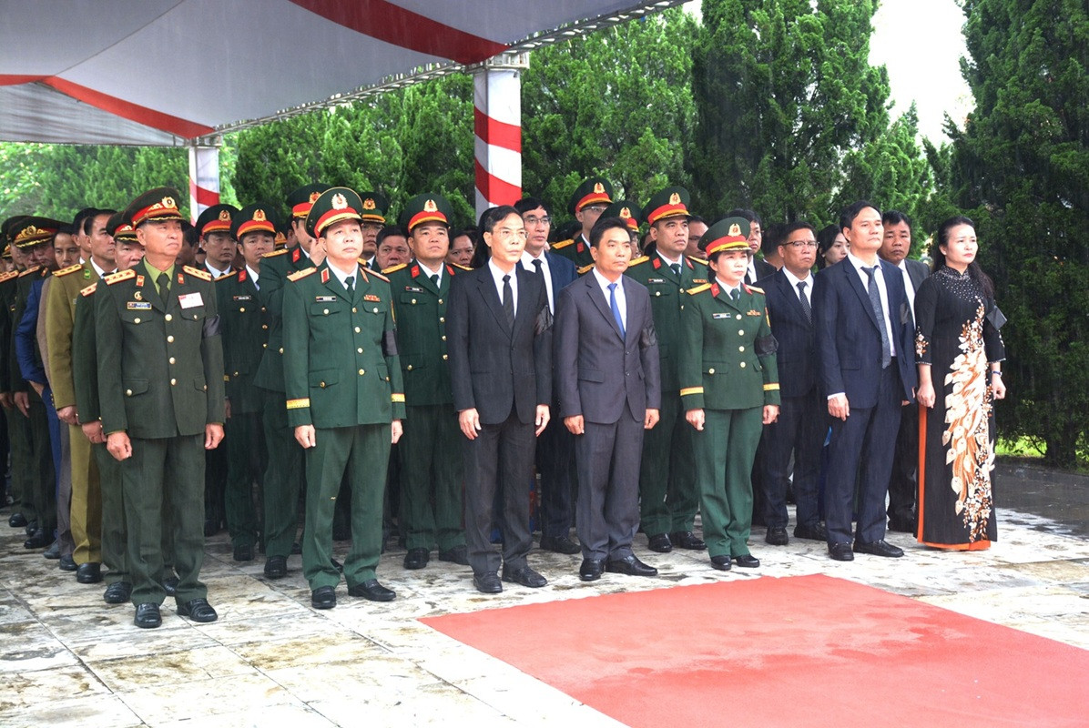 Các đại biểu tham dự buổi lễ Các đại biểu tham dự buổi lễ