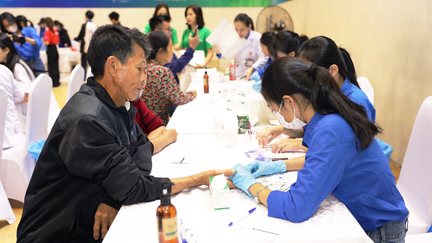 Mỗi năm, tuổi trẻ Thanh Hóa phối hợp cùng các đơn vị liên quan tổ chức khám bệnh, tư vấn sức khỏe miễn phí cho khoảng hơn 5.000 người dân; vận động xã hội hóa khoảng hơn 800 triệu đồng để tặng quà và cấp phát thuốc miễn phí cho người dân. Trong các hoạt động này có sự đóng góp hiệu quả của CLB Thầy thuốc trẻ tỉnh. Đến nay, CLB đã tham gia hàng trăm buổi khám bệnh, cấp phát thuốc miễn phí, tư vấn sức khỏe cho hơn 13.000 người dân.