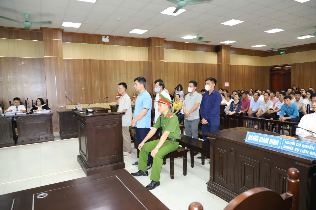 Các bị cáo tại phiên toà Các bị cáo tại phiên toà