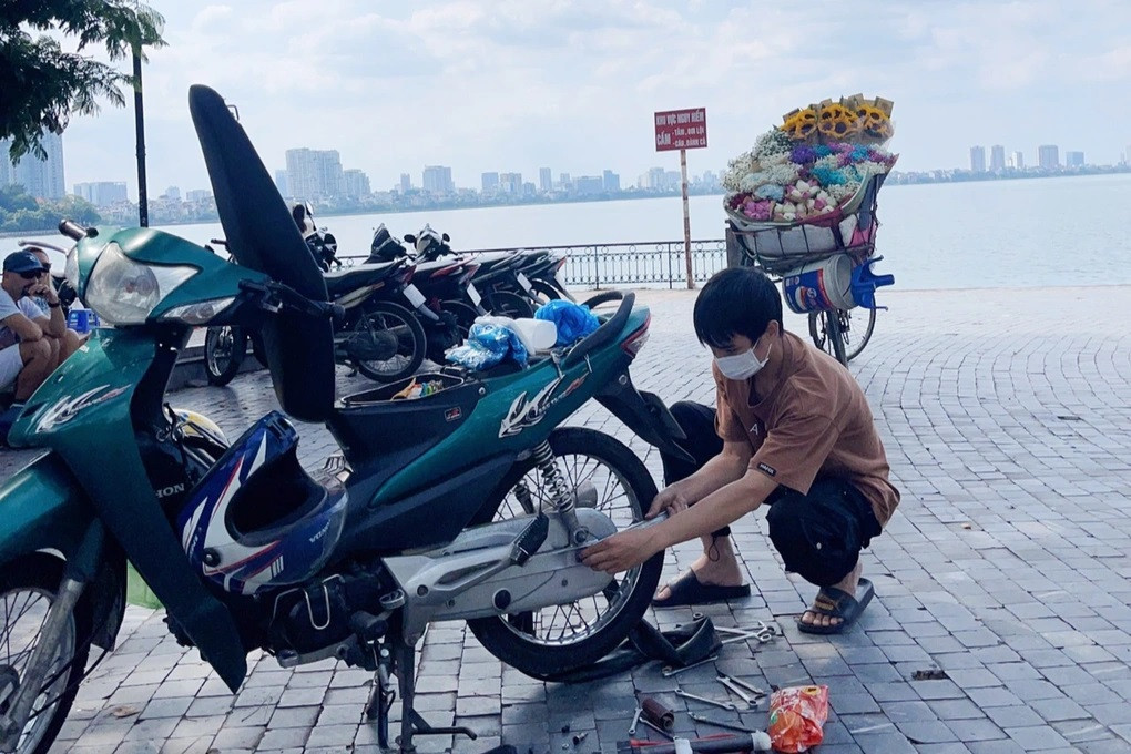 Anh Chiến là hội viên của Đội cứu hộ xe máy Hà Nội (Ảnh: NVCC). Anh Chiến là hội viên của Đội cứu hộ xe máy Hà Nội (Ảnh: NVCC).