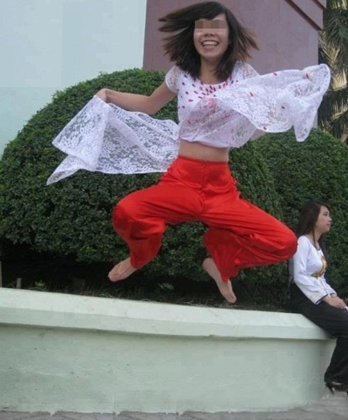 Tung bay tà áo tung bay