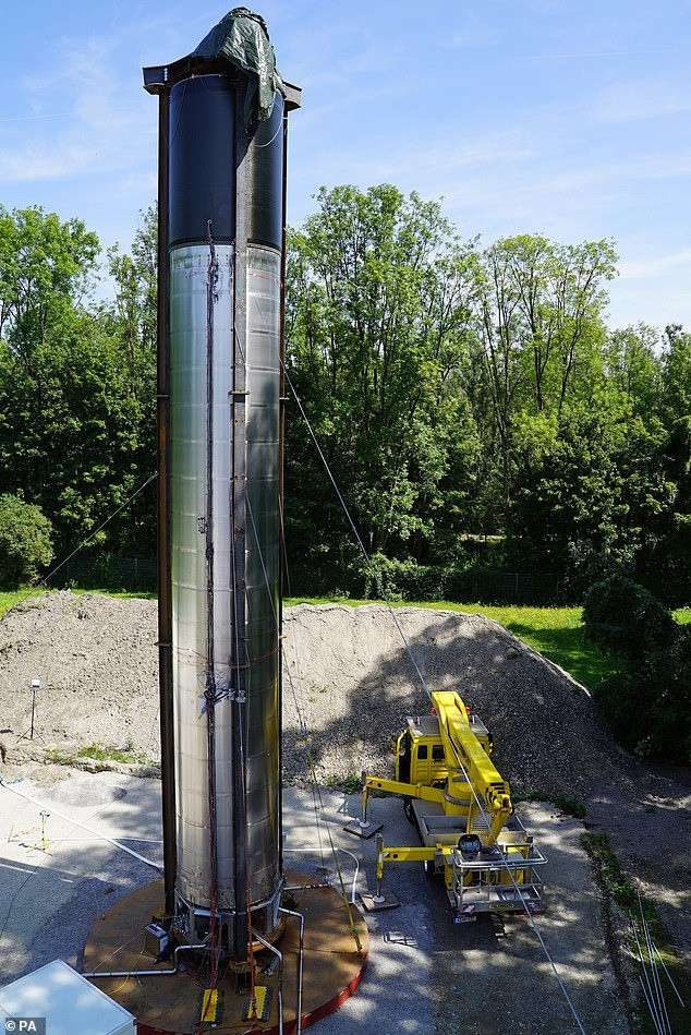 Động cơ tên lửa trước vụ phóng. (Ảnh: PA) Động cơ tên lửa trước vụ phóng. (Ảnh: PA)