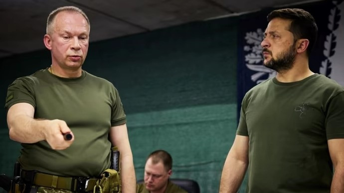 Tổng thống Ukraine Volodymyr Zelensky và Tổng tư lệnh các Lực lượng vũ trang Oleksandr Syrskyi. (Ảnh: Pravda)