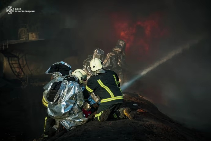 Lực lượng cứu hỏa tại hiện trường. (Ảnh: Pravda)