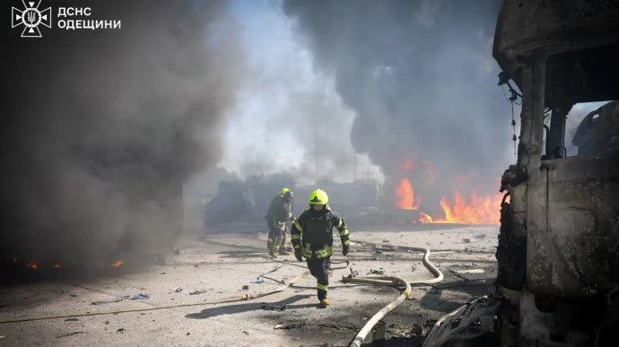 Hiện trường một vụ tấn công của Nga ở Odessa (Ukraine). (Ảnh: Pravda) Hiện trường một vụ tấn công của Nga ở Odessa (Ukraine). (Ảnh: Pravda)