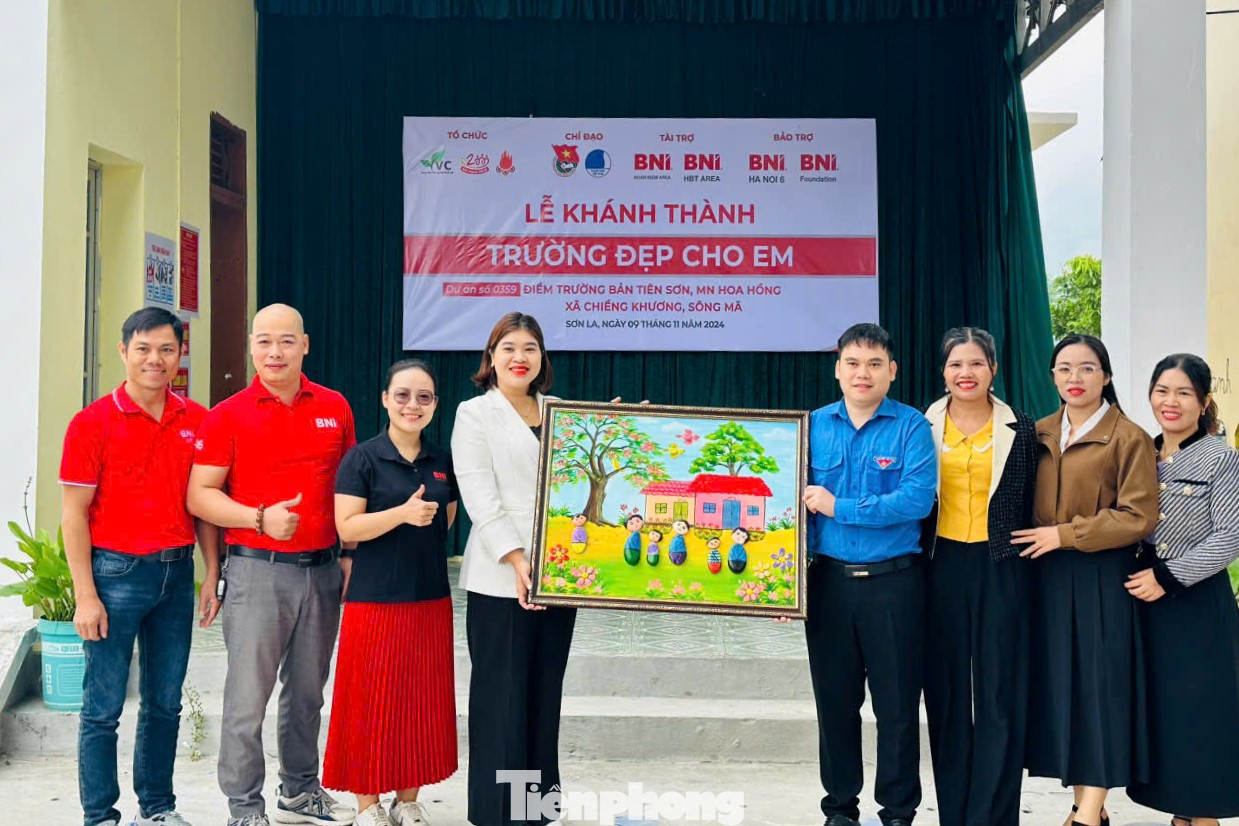 Công trình Điểm trường Co Tòng, trường Mầm non Hương Sen Chiềng Cang, xã Chiềng Cang, huyện Sông Mã cùng vừa được cấp Hội, Đoàn huyện Sông Mã tổ chức lễ khánh thành vào ngày 6/11, với tổng trị giá 210 triệu đồng. Công trình Điểm trường Co Tòng, trường Mầm non Hương Sen Chiềng Cang, xã Chiềng Cang, huyện Sông Mã cùng vừa được cấp Hội, Đoàn huyện Sông Mã tổ chức lễ khánh thành vào ngày 6/11, với tổng trị giá 210 triệu đồng.