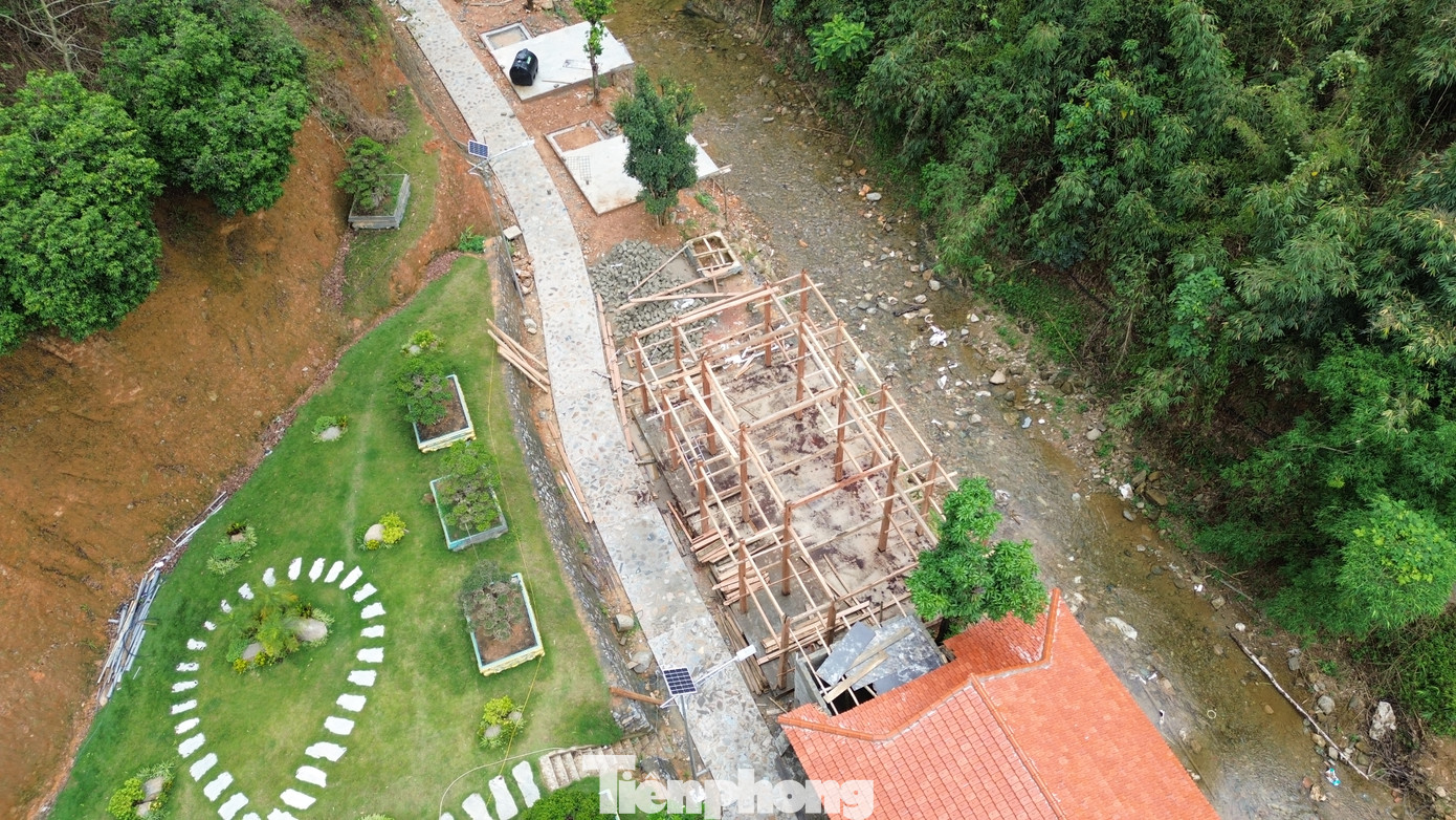 Hiện, các công trình vi phạm vẫn chưa được tháo dỡ, khắc phục hậu quả. Hiện, các công trình vi phạm vẫn chưa được tháo dỡ, khắc phục hậu quả.