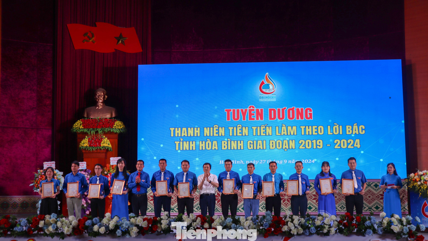 Tiếp nối chương trình, Đại hội đã tuyên dương 23 gương thanh niên tiên tiến làm theo lời Bác giai đoạn 2019 – 2024; có nhiều giải pháp đổi mới, có sáng kiến kinh nghiệm, sáng tạo trong việc tham mưu đề xuất, có kết quả nổi bật trong học tập, lao động, công tác và đời sống xã hội; hoàn thành xuất sắc nhiệm vụ được giao.