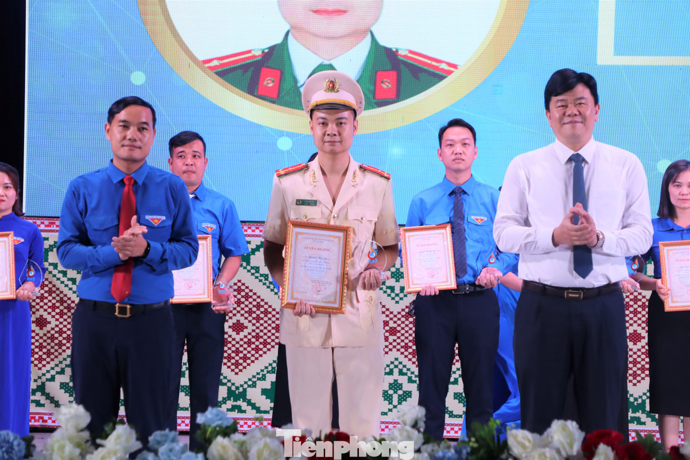 Tiếp nối chương trình, Đại hội đã tuyên dương 23 gương thanh niên tiên tiến làm theo lời Bác giai đoạn 2019 – 2024; có nhiều giải pháp đổi mới, có sáng kiến kinh nghiệm, sáng tạo trong việc tham mưu đề xuất, có kết quả nổi bật trong học tập, lao động, công tác và đời sống xã hội; hoàn thành xuất sắc nhiệm vụ được giao.