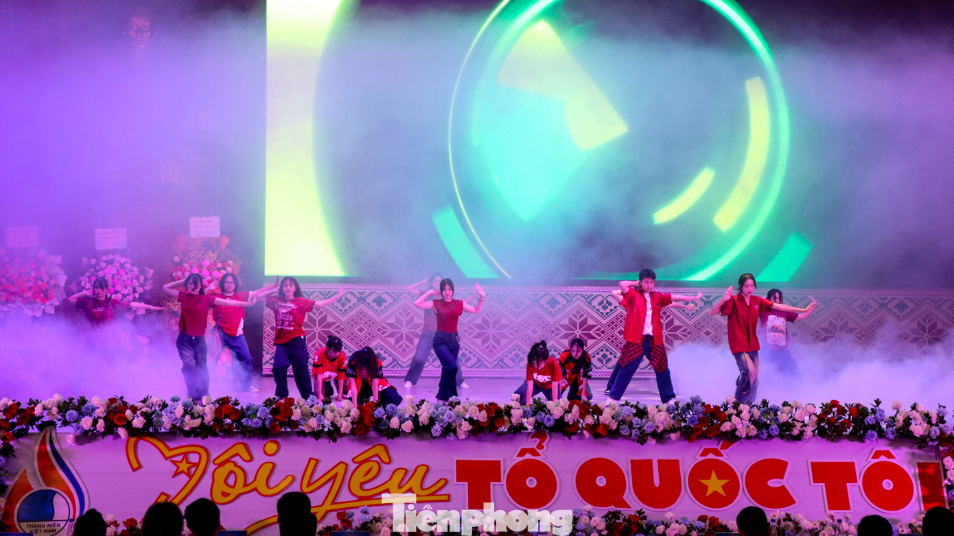 Đan xen các hoạt động là chương trình văn nghệ, với các tiết mục đa dạng do đoàn viên, thanh thiếu nhi trên địa bàn tỉnh thực hiện.