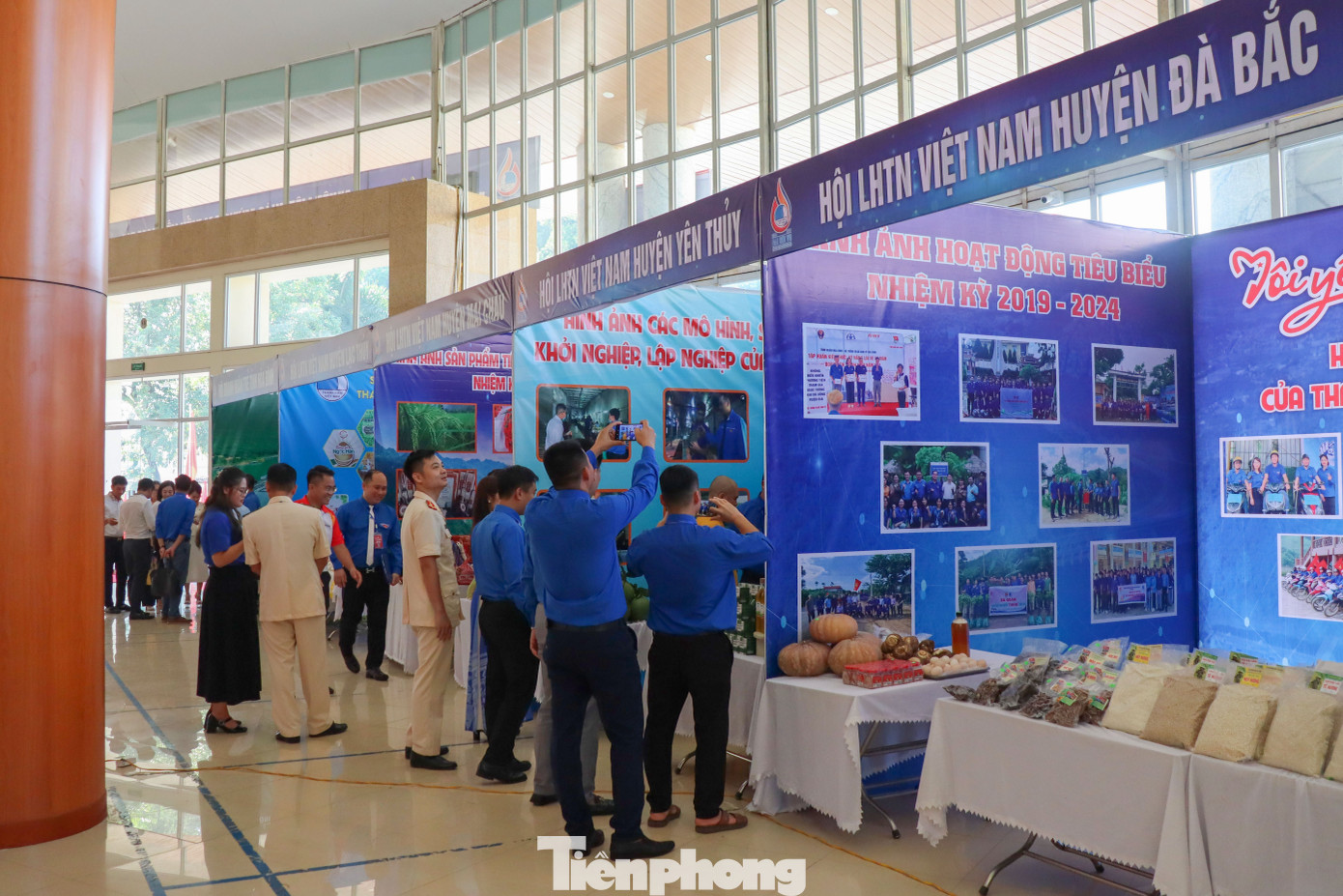 Chiều 26/9, Tỉnh Đoàn – Hội LHTN Việt Nam tỉnh Hòa Bình tổ chức khai mạc triển lãm gian hàng trưng bày các hình ảnh hoạt động và sản phẩm tiêu biểu của thanh niên các huyện, thành phố, các CLB, Hội trực thuộc nhiệm kỳ 2019 – 2024.