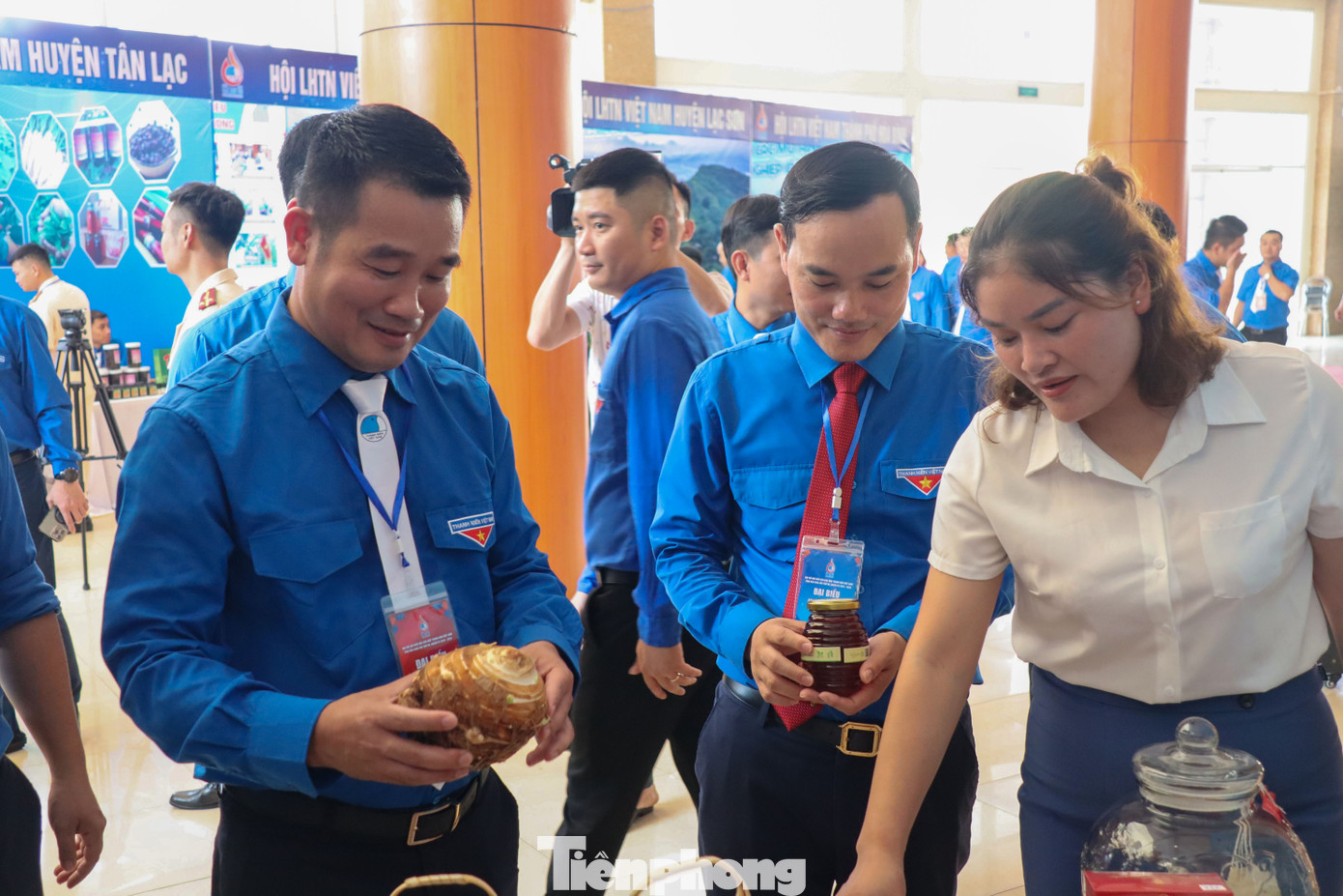 Có 14 gian hàng đến từ các đơn vị trên địa bàn tỉnh Hòa Bình, với đa dạng sản phẩm có nguồn gốc xuất xứ và được chiết xuất từ hương nguyên liệu của núi rừng.