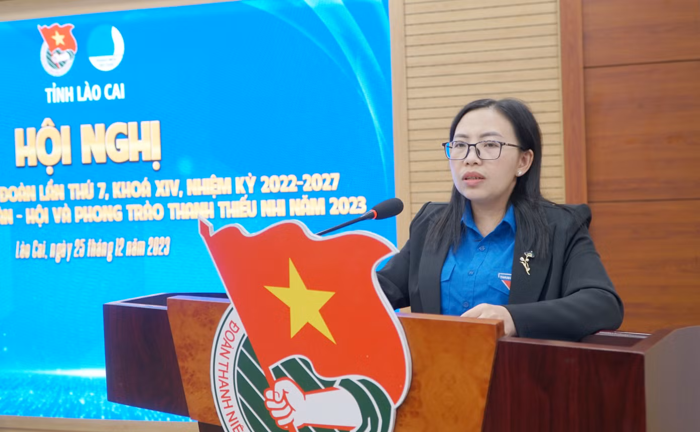 Chị Giàng Thị Mai, Bí thư Tỉnh đoàn phát biểu tại hội nghị. Ảnh: Vân Thảo