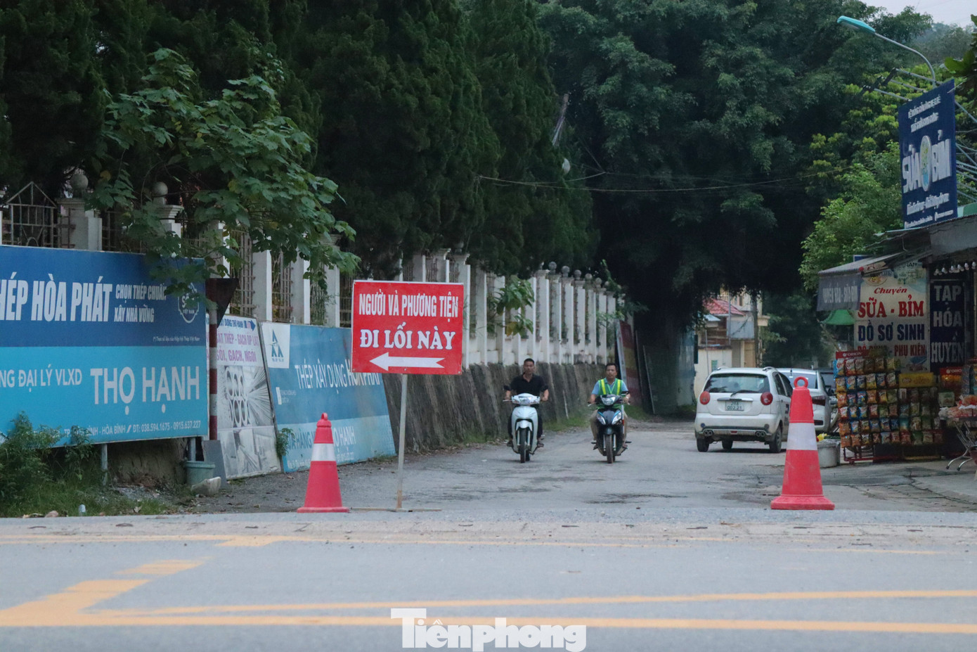 Qua đó, Sở GTVT đề nghị đề nghị UBND tỉnh Hòa Bình cấm tất cả người và phương tiện lưu thông qua cầu Ngòi Móng; phân luồng qua đường tỉnh 445 theo phương án Quốc lộ 6 - đường Hòa Lạc đi Hòa Bình (Km28+150) - đường tỉnh 445 (Km0+430) và ngược lại (cho xe ô tô tải có trọng tải dưới 1,5 tấn và xe ô tô chở người dưới 7 chỗ).