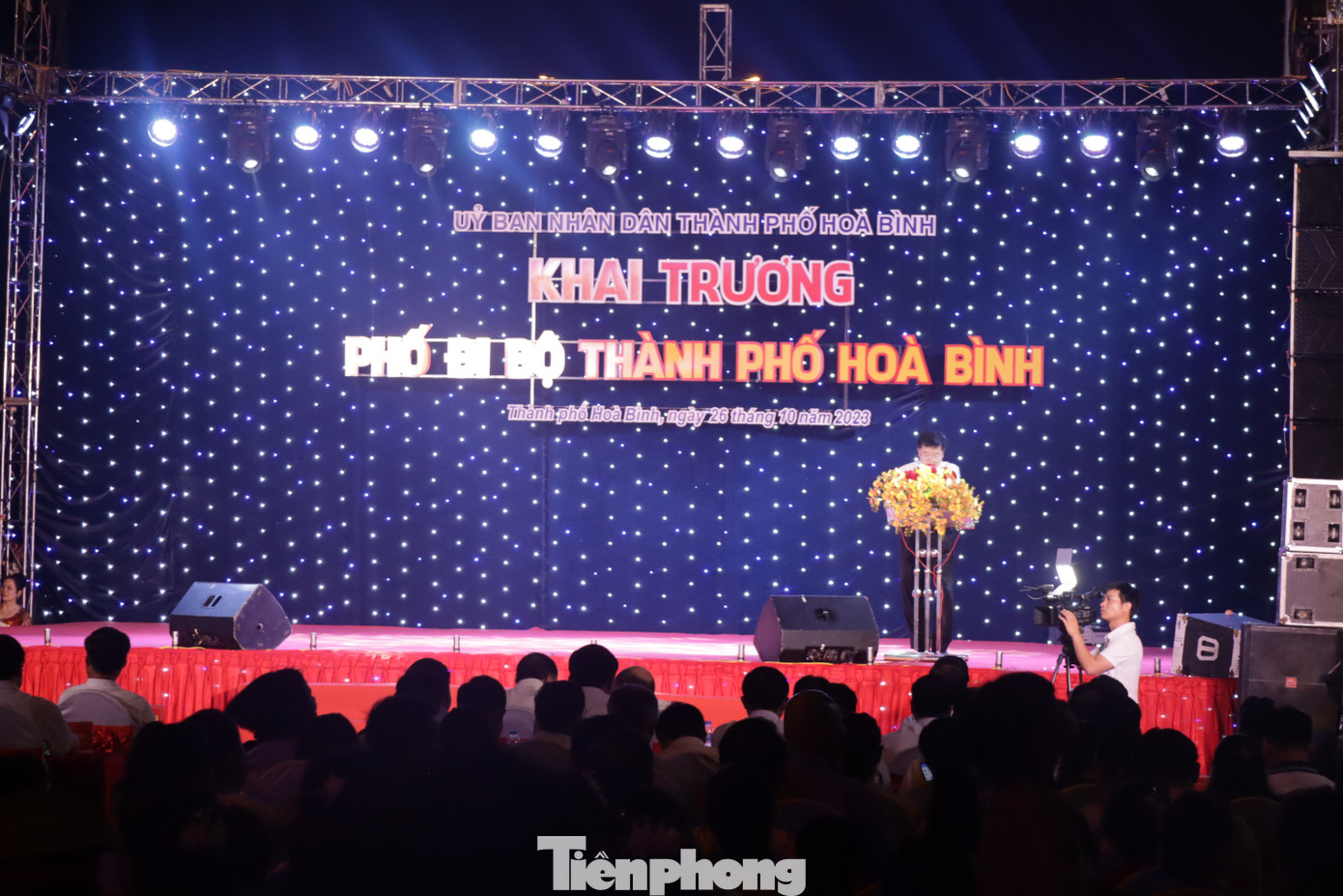 Vào 20h ngày 26/10, UBND TP Hòa Bình tổ chức khai trương tuyến phố đi bộ đầu tiên trên địa bàn tỉnh sau gần 2 tháng vận hành thử nghiệm.