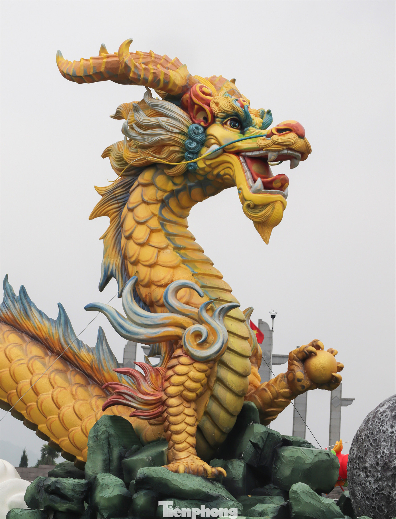 Theo Sở VH-TT&DL tỉnh Hòa Bình, biểu tượng linh vật năm 2024 được thực hiện theo hình thức xã hội hóa. Công trình hướng đến phục vụ nhân dân vui Xuân, đón Tết, đồng thời cũng là một điểm tham quan và check in cho các du khách khi ghé thăm Hòa Bình trong dịp này.