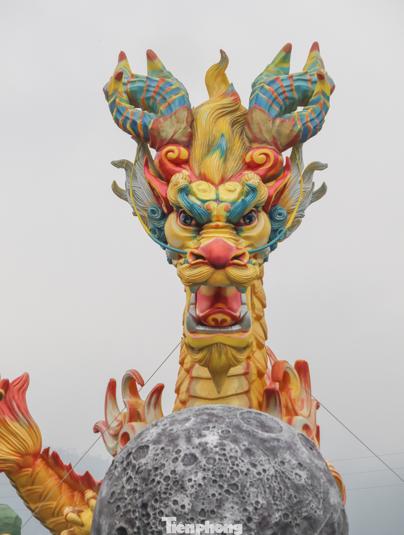 Các linh vật được chế tác với những đường nét tinh xảo, màu sắc tươi mới, nhận được rất nhiều sự tán dương của người dân.