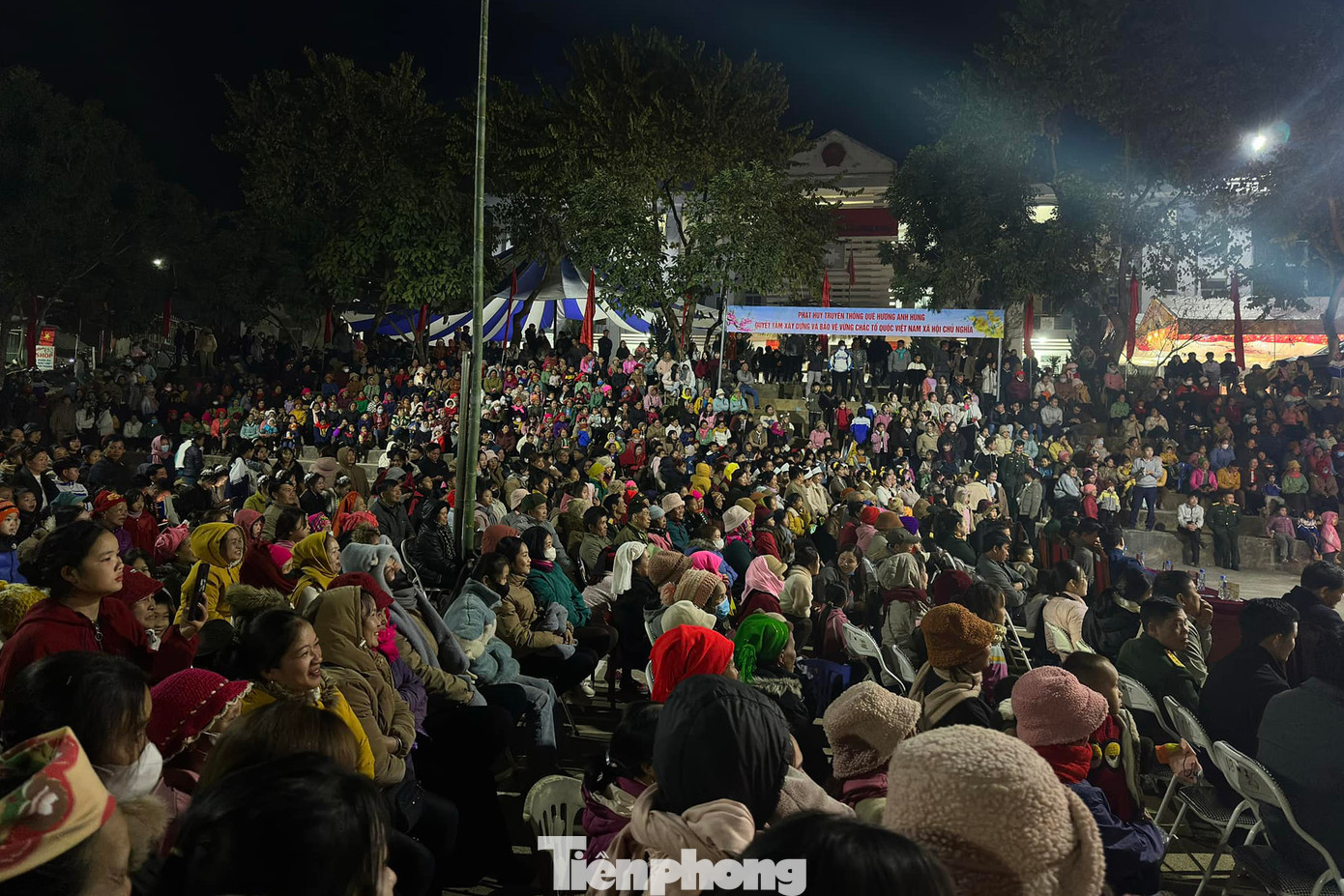 Đông đảo người dân đến tham gia các hoạt động trong khuôn khổ chương trình.