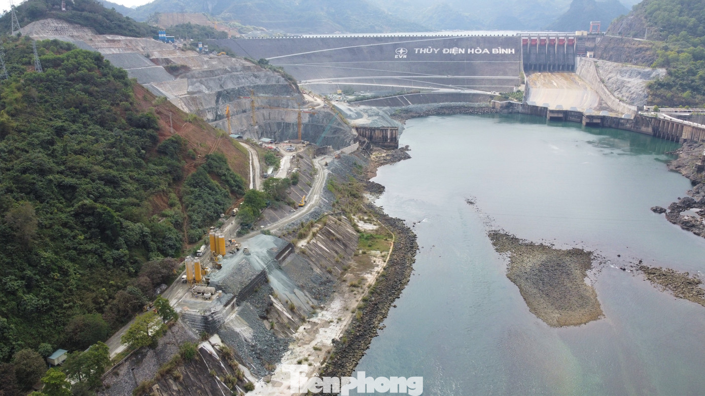Dự án Nhà máy thủy điện Hòa Bình mở rộng có tổng mức đầu tư trên 9.000 tỷ đồng. Ảnh: Trần Trọng.