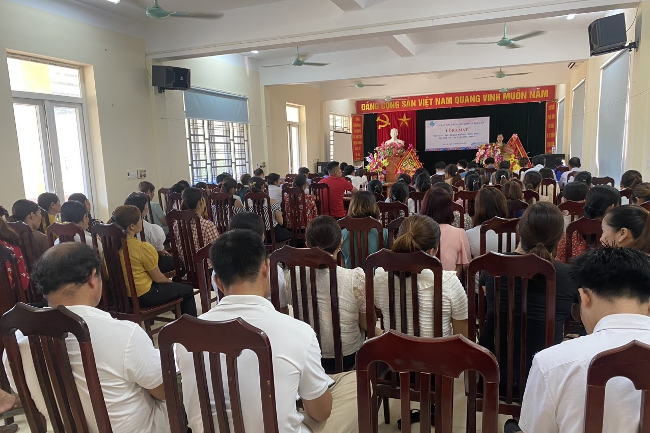 Ra mắt các mô hình truyền thông về bình đẳng giới hướng tới phụ nữ tại các thôn, bản. Ra mắt các mô hình truyền thông về bình đẳng giới hướng tới phụ nữ tại các thôn, bản.