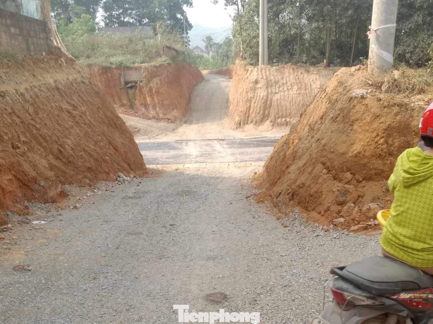 Nhiều vị trí khác liên quan tuyến đường bị đào sâu. Ảnh: NDCC.