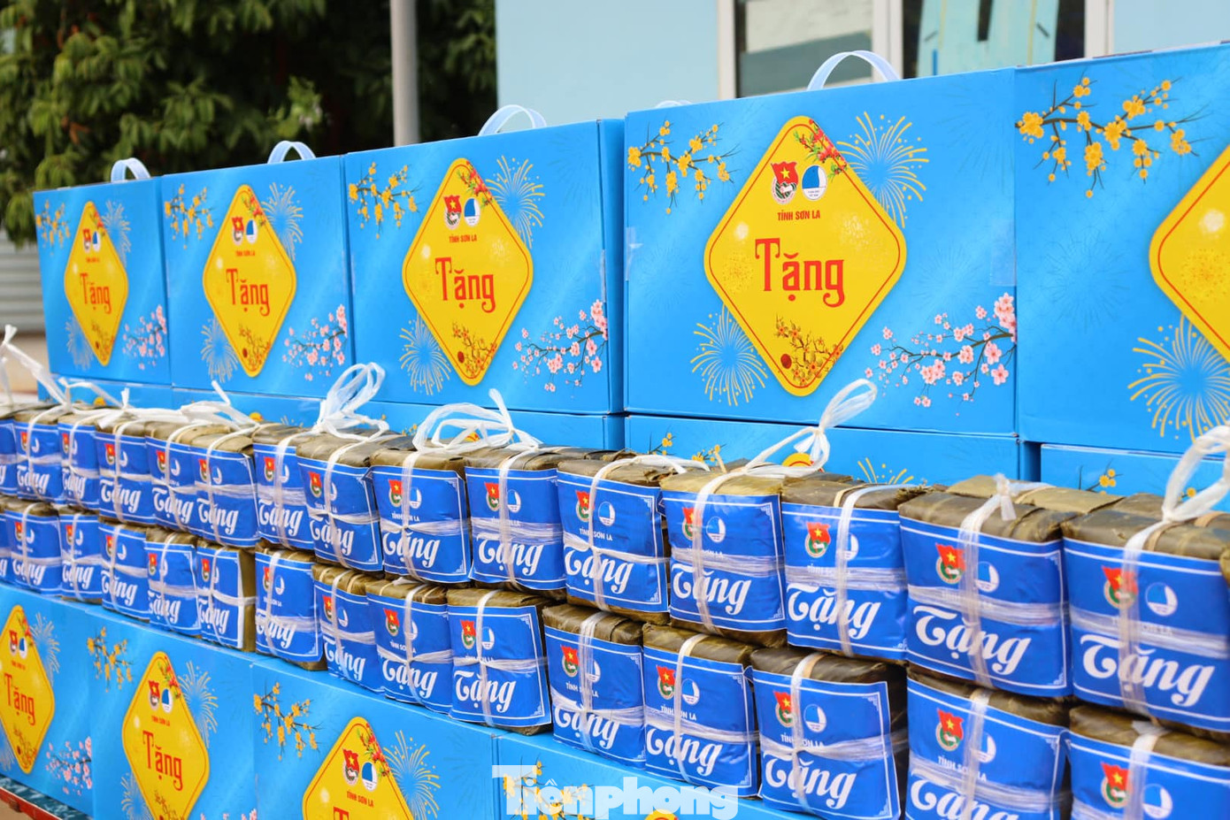 Tại chương trình Ban tổ chức đã trao tặng 81 suất quà Tết cho thanh niên, công nhân có hoàn cảnh khó khăn với tổng trị giá 40 triệu đồng.