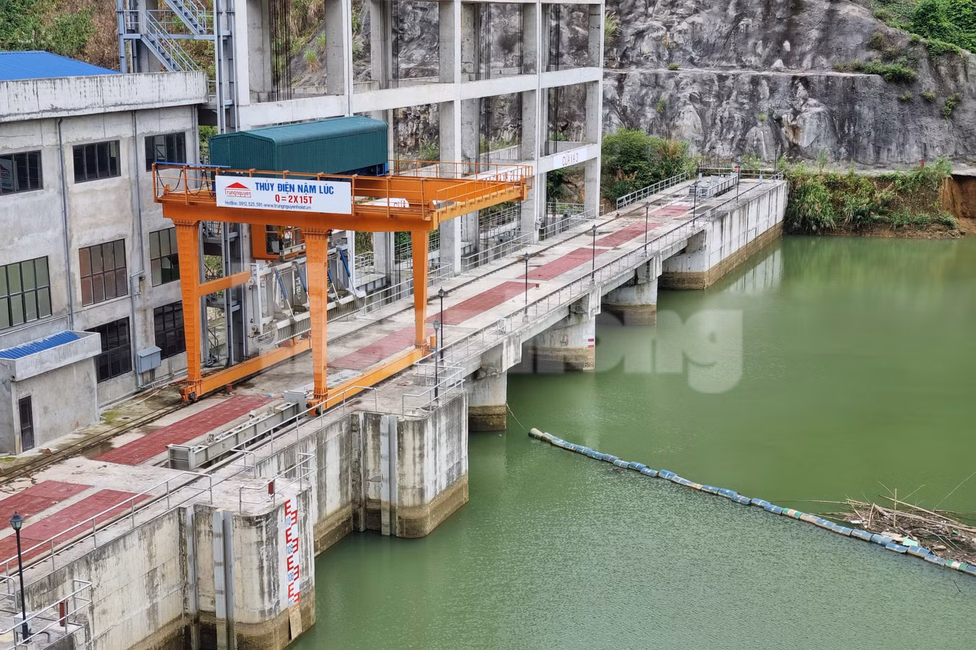Giám đốc nhà máy cùng 4 người khác đang bị mất tích. Giám đốc nhà máy cùng 4 người khác đang bị mất tích.