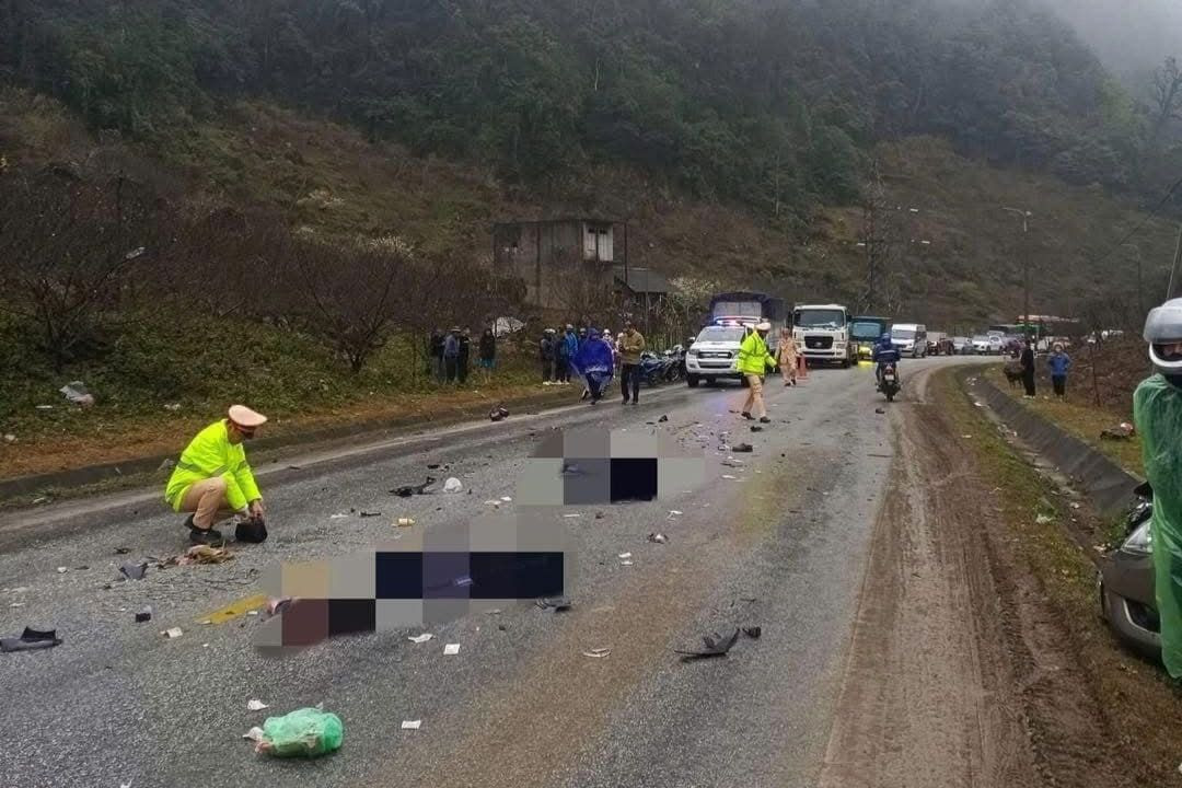 Hiện trường vụ tai nạn trên Quốc lộ 6. Ảnh: NDCC.