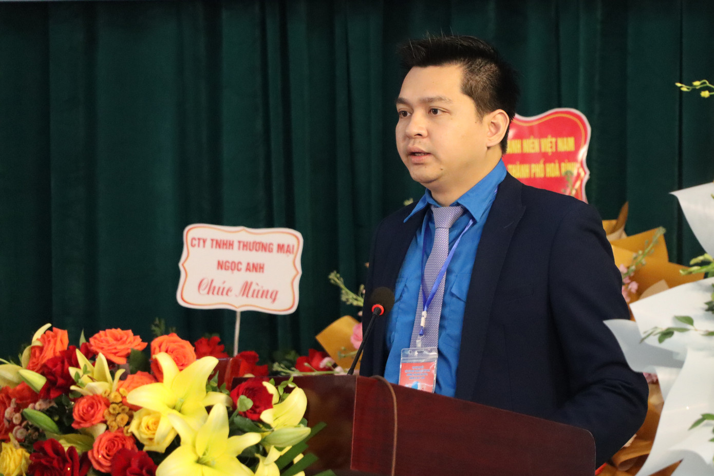 Anh Dương Đức Anh - Bí thư thành Đoàn, Chủ tịch Hội LHTN Việt Nam TP Hòa Bình phát biểu tại Đại hội.