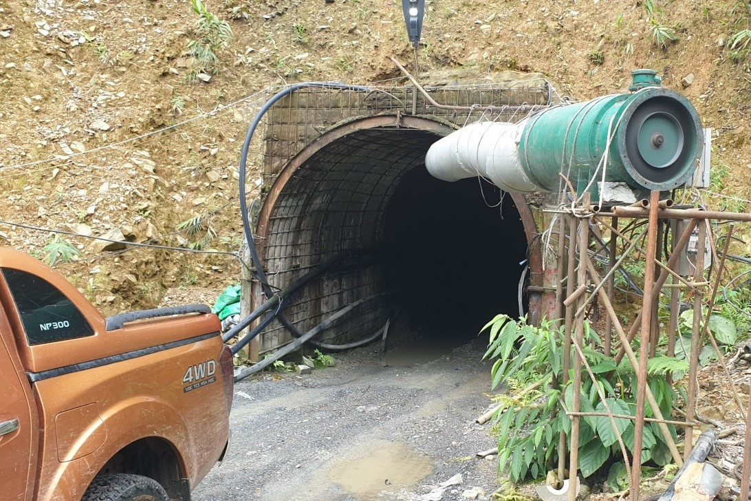 Cửa hầm đập thủy điện xảy ra vụ tai nạn lao động. Ảnh: CACC. Cửa hầm đập thủy điện xảy ra vụ tai nạn lao động. Ảnh: CACC.