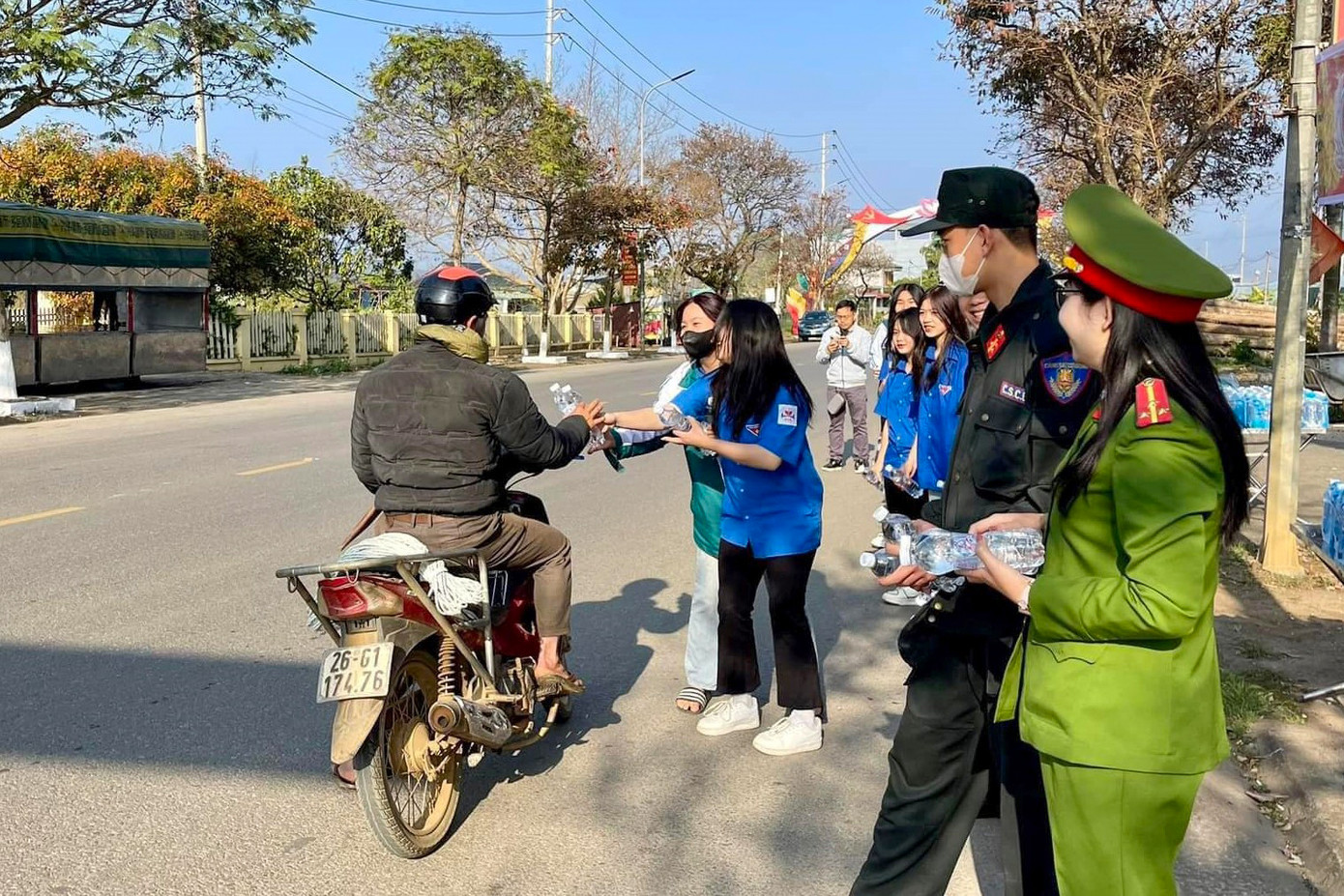 Điểm dừng chân tiếp sức được Huyện Đoàn Mộc Châu đặt tại địa chỉ: Km193+800 Quốc lộ 6 - Khách sạn Sao Xanh thuộc tiểu khu 14, thị trấn Mộc Châu, huyện Mộc Châu, tỉnh Sơn La.