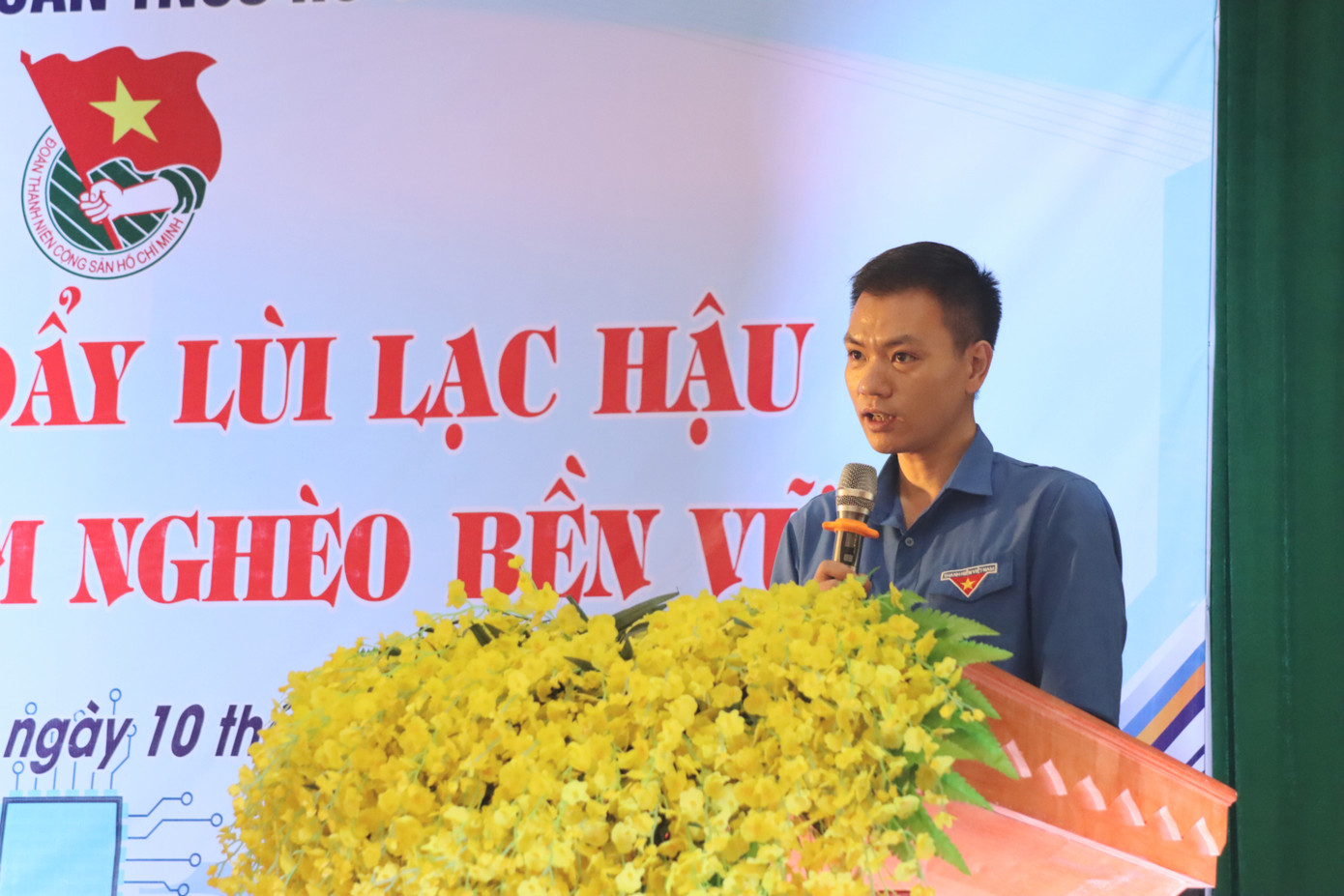 Ông Nguyễn Hoàng Sơn - Ủy viên BCH T.Ư Đoàn, Phó Bí thư Tỉnh Đoàn Hòa Bình phát biểu.